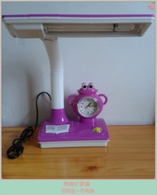 带笔筒闹钟带台灯 现代桌面全能伴侣选购指南